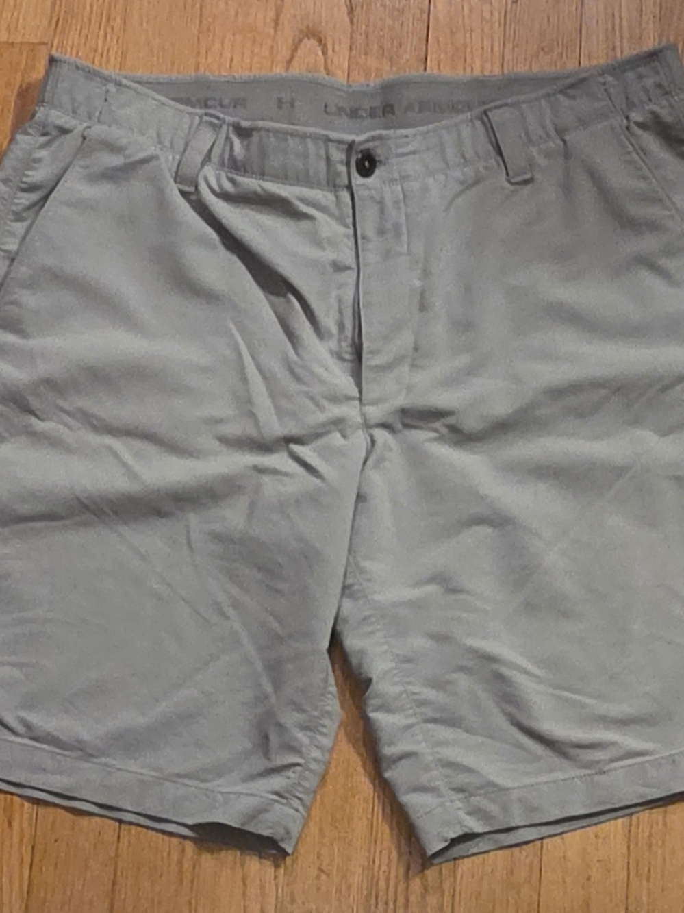 Under Armour Men's Light Gray Golf Shorts
